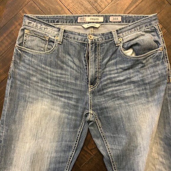 BKE Men Buckle Tyler Bootcut Jeans - Picture 2 of 8